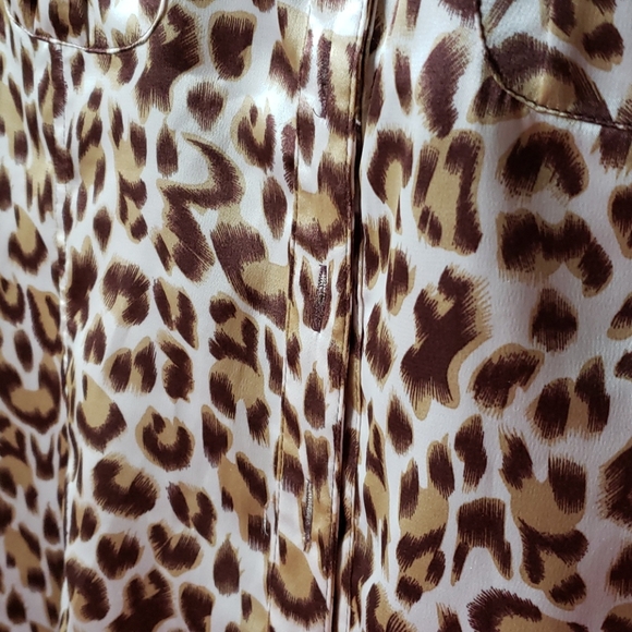 BCBG Max Azria animal print top blouse NWOT - Picture 2 of 4